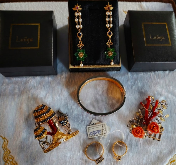 LUOGA "Woven Time" 18K Gold Ring with Natural Ruby | Hand-Carved Series